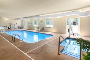 a large indoor swimming pool in a building at Cobblestone Hotel & Suites - Knoxville in Knoxville