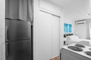 Postel nebo postele na pokoji v ubytování Chic City Retreat 93A