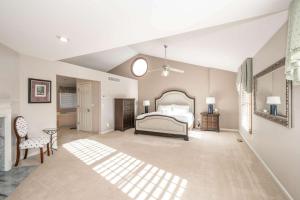 Ένα ή περισσότερα κρεβάτια σε δωμάτιο στο Luxurious Dream Home - For 10