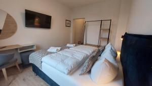 Postel nebo postele na pokoji v ubytování Hotel Kutzbach