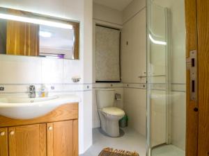 Koupelna v ubytování SeaView Apartment in Saint Thomas Bay + 20 fotografií