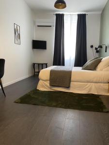 Μια τηλεόραση ή/και κέντρο ψυχαγωγίας στο L'Atrium Chambres d'Hôtes