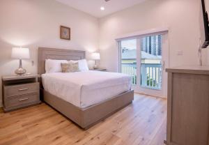 Postel nebo postele na pokoji v ubytování PRIVATE POOL & SHORT WALK TO BEACH - FREE ACTIVITIES