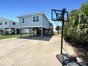 Bungalow by the Bay with FREE ACTIVITIES