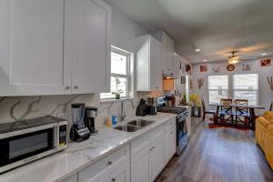 Dapur atau dapur kecil di Cowboy Ranch House