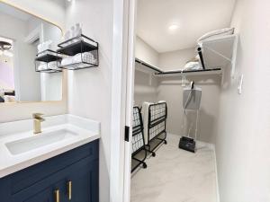 Koupelna v ubytování Sageview Cottage - 4 BDR with Pool Pet Friendly