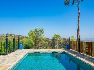 Bazén v ubytovaní Tu Villa Rural Olivo 3 Dormitorios Piscina privada alebo v jeho blízkosti
