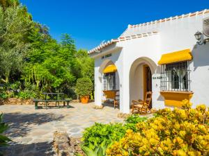 Vonkajšia záhrada v ubytovaní Tu Villa Rural Olivo 3 Dormitorios Piscina privada