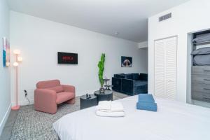 Postel nebo postele na pokoji v ubytování MetroPark Hotel