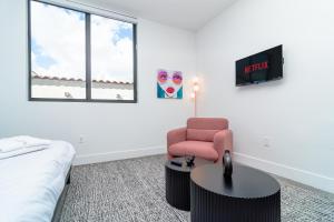 TV a/nebo společenská místnost v ubytování MetroPark Hotel