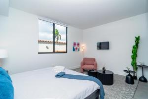 Postel nebo postele na pokoji v ubytování MetroPark Hotel