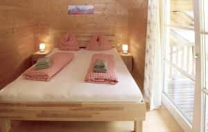 A bed or beds in a room at Charmantes Ferienhaus
