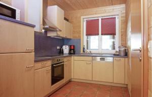A kitchen or kitchenette at Charmantes Ferienhaus