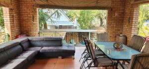 Balkón nebo terasa v ubytování Mahogany Guesthouse Mbombela