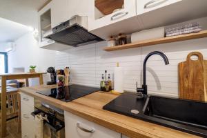 Kuchyň nebo kuchyňský kout v ubytování Niluma + 12 fotografií