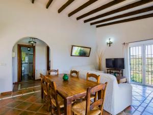 Televízia a/alebo spoločenská miestnosť v ubytovaní Tu Villa Rural Olivo 3 Dormitorios Piscina privada