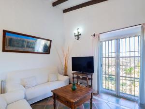 Televízia a/alebo spoločenská miestnosť v ubytovaní Tu Villa Rural Olivo 3 Dormitorios Piscina privada