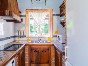 Kuchyňa alebo kuchynka v ubytovaní Tu Villa Rural Olivo 3 Dormitorios Piscina privada