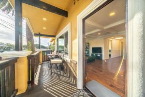 Fotografija v galeriji nastanitve Fully Updated 3 BDR Seaside Home Minutes to Beach v mestu Seaside