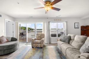Χώρος καθιστικού στο Seascape Cove - Waterfront +24 φωτογραφίες