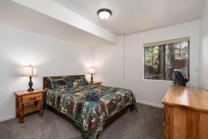 a bedroom with a bed and a desk and a window at Yosemite Quail - Nestled in with a View in Yosemite West