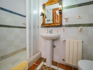 Kúpeľňa v ubytovaní Tu Villa Rural Olivo 3 Dormitorios Piscina privada
