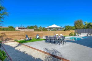 La pileta dentro o cerca de Immaculate 3 BDR in Oceanside - Private Pool & Spa