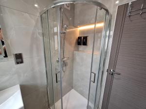 Ένα μπάνιο στο Lux flat- Sleep 5-2 min walk- Perivale Station