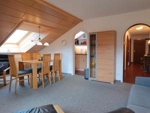a dining room and kitchen with a table and chairs at 2-Raum FeWo Almenrausch - Hallenbad & Sauna in Fischen