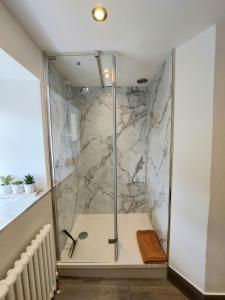 Et badeværelse på Old Town Hall Holiday Cottage