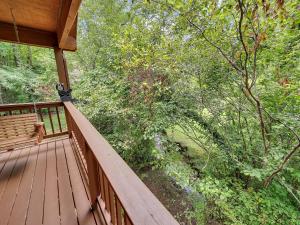 Μπαλκόνι ή βεράντα στο ER37 - Hi-Bear-Nate Great Location,,Close to town cabin