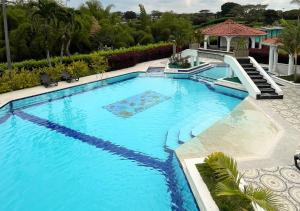 Bassein majutusasutuses Hotel Palmas De Alcalá või selle lähedal