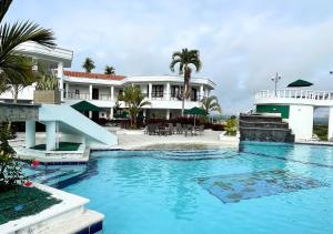 Bassein majutusasutuses Hotel Palmas De Alcalá või selle lähedal