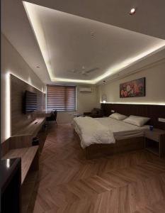 Ένα ή περισσότερα κρεβάτια σε δωμάτιο στο TWILIGHT LUXURY STAYz