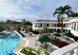 Bassein majutusasutuses Hotel Palmas De Alcalá või selle lähedal