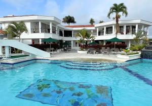 Bassein majutusasutuses Hotel Palmas De Alcalá või selle lähedal