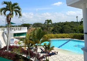 Bassein majutusasutuses Hotel Palmas De Alcalá või selle lähedal