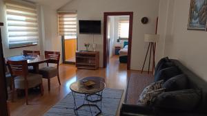 Posezení v ubytování Apartman Centar Vila Jezero + 2 fotografie