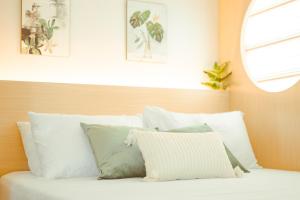 Ένα ή περισσότερα κρεβάτια σε δωμάτιο στο Casa Solaeice Fully Furnished 1BR with Balcony - Sleeps 4 in Casa Mira Mandaue +19 φωτογραφίες