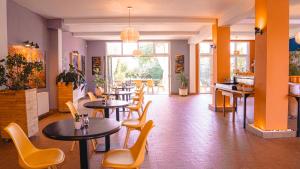 a restaurant with tables and chairs in a room at Villa Santa Maria in Sibiu