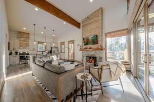 a living room with a couch and a fireplace at Wilderness Club Cabin - Sleeps 7 in Eureka +15 photos