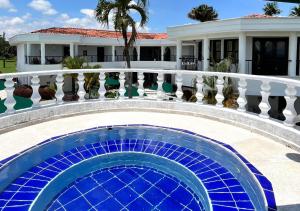 Bassein majutusasutuses Hotel Palmas De Alcalá või selle lähedal