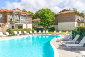 Swimmingpoolen hos eller tæt på Lagrange Vacances Les Terrasses du Lac