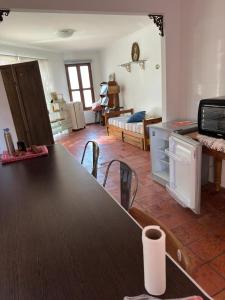 TV a/nebo společenská místnost v ubytování Mono ambiente en Guadalupe
