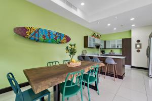 Kuchyň nebo kuchyňský kout v ubytování Beautifully Decorated In The Heart Of Town