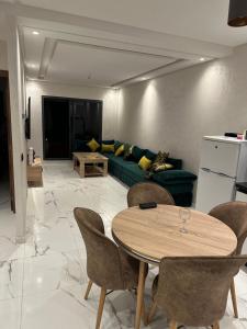 Χώρος καθιστικού στο Appartement Mehdia vue sur mer