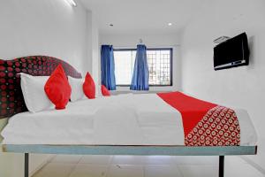 Imagen de la galería de Hotel O Sai Seva Lodging, en Deolāli 18 fotos más