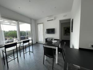 a kitchen and dining room with a table and chairs at Villa Tosto in Castelluzzo