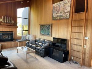 Posezení v ubytování Viglione - Fireplace Hot Tub & Ocean Views