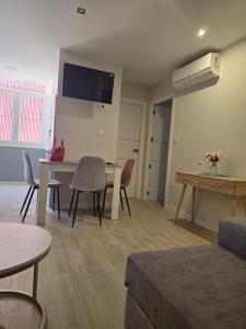 a living room with a table and chairs at Piso Bedoya in Ourense